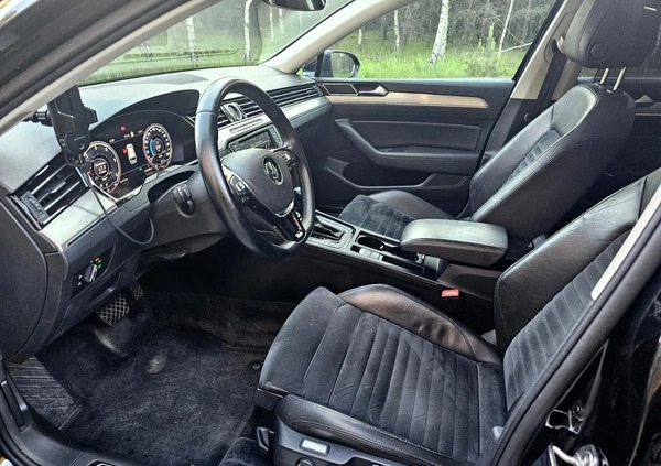 Volkswagen Passat cena 67900 przebieg: 217000, rok produkcji 2015 z Śrem małe 742
